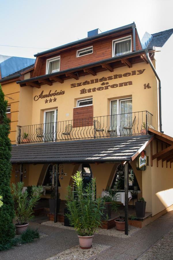 Ambrozia Szallashely Es Etterem Miskolc Exterior photo